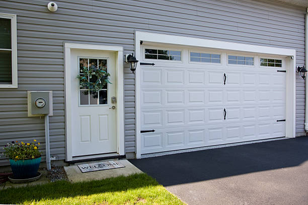24/7 Emergency Garage Door Panel Replacement experts in Kingman County County, KS